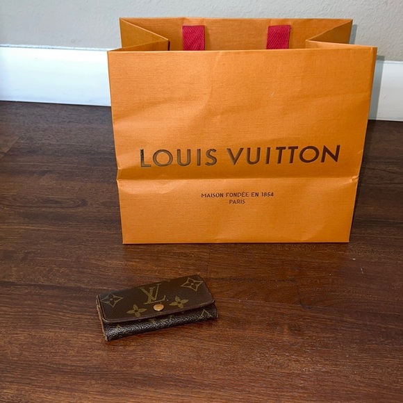 Louis Vuitton Key Holder - Picture 10 of 10
